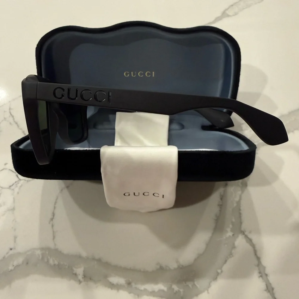 Gucci Twinsburg GG1570S 57MM Square Sunglasses Black Never Worn, Case Included